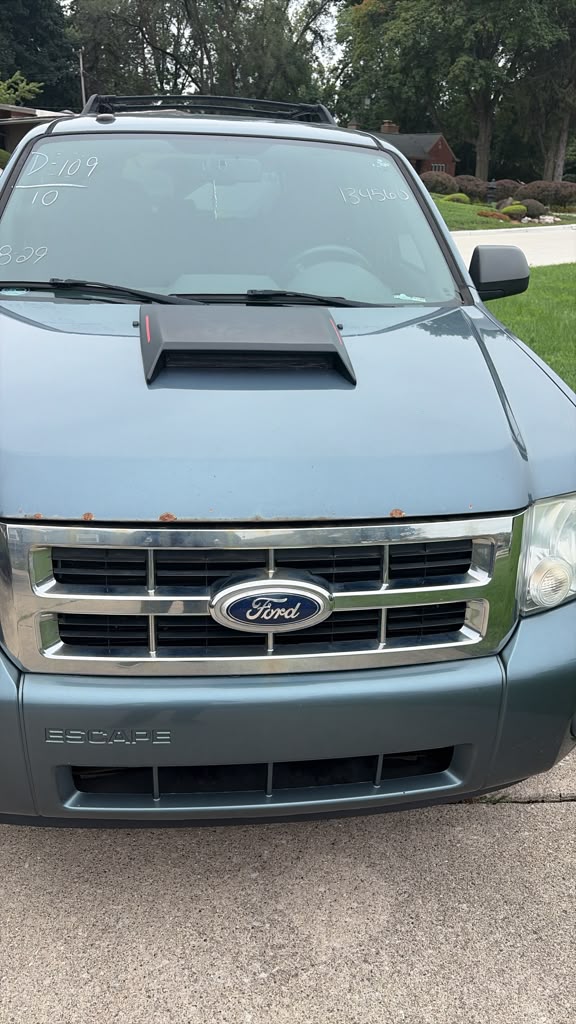 Gray Ford Escape, front view
